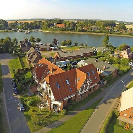 Kanalvilla - Urlaub Am Nord-Ostseekanal - Zwei Ferienwohnungen Im Angebot- Eine Im Dachgeschoss Und Eine Wohnung Mit Garten Sehestedt  ภายนอก รูปภาพ