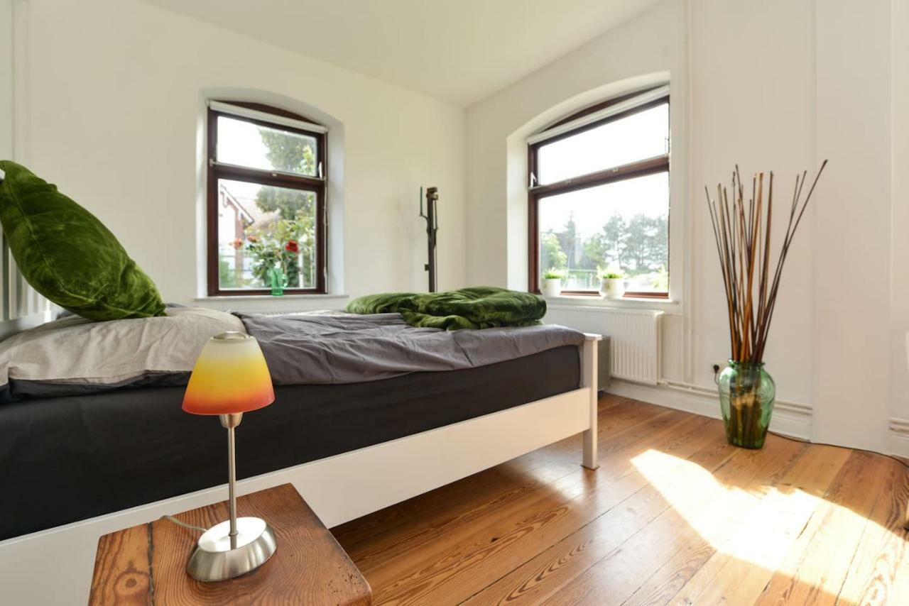Kanalvilla - Urlaub Am Nord-Ostseekanal - Zwei Ferienwohnungen Im Angebot- Eine Im Dachgeschoss Und Eine Wohnung Mit Garten Sehestedt  ภายนอก รูปภาพ