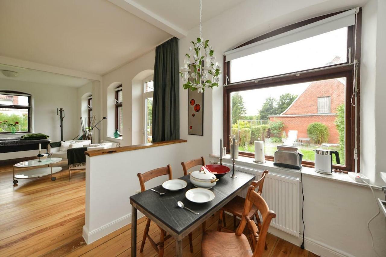 Kanalvilla - Urlaub Am Nord-Ostseekanal - Zwei Ferienwohnungen Im Angebot- Eine Im Dachgeschoss Und Eine Wohnung Mit Garten Sehestedt  ภายนอก รูปภาพ