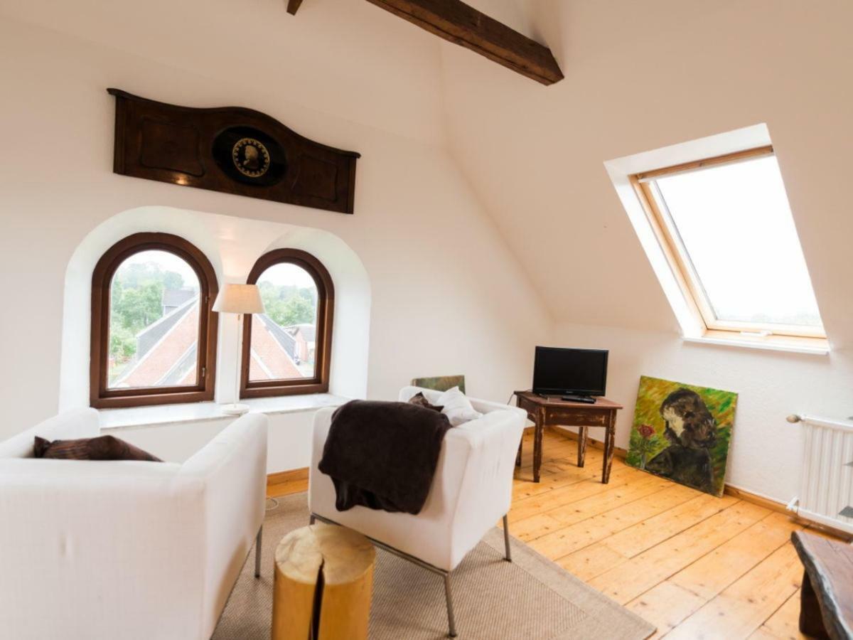 Kanalvilla - Urlaub Am Nord-Ostseekanal - Zwei Ferienwohnungen Im Angebot- Eine Im Dachgeschoss Und Eine Wohnung Mit Garten Sehestedt  ภายนอก รูปภาพ
