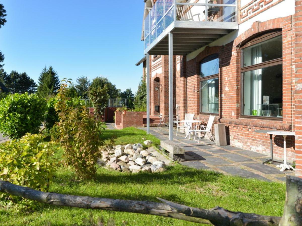 Kanalvilla - Urlaub Am Nord-Ostseekanal - Zwei Ferienwohnungen Im Angebot- Eine Im Dachgeschoss Und Eine Wohnung Mit Garten Sehestedt  ภายนอก รูปภาพ